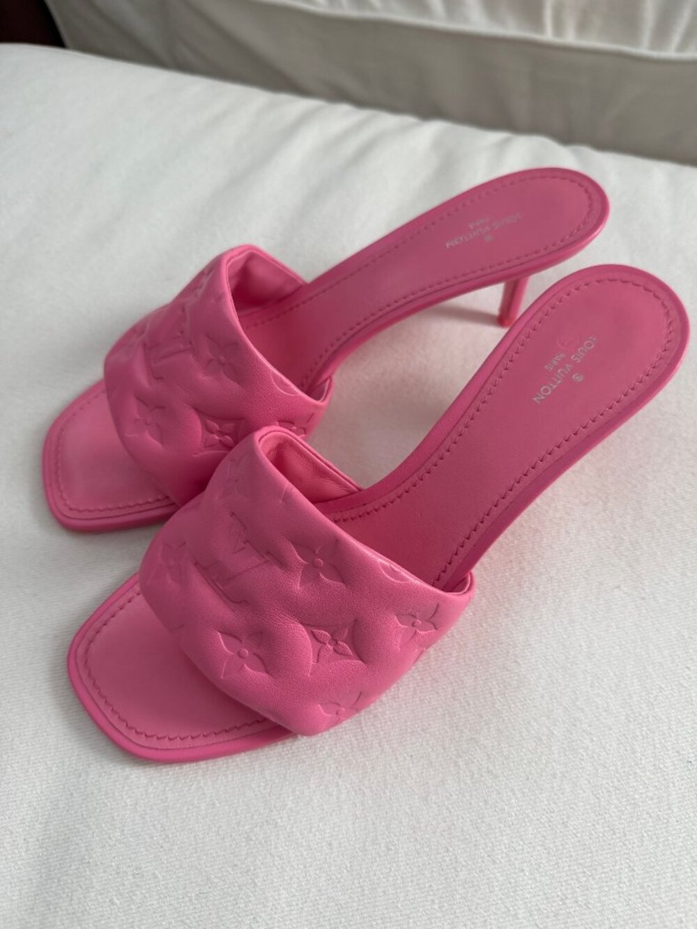Louis Vuitton Revival Mules in Rose Pop / NEVER WORN! / Size 40 - Picture 4 of 4